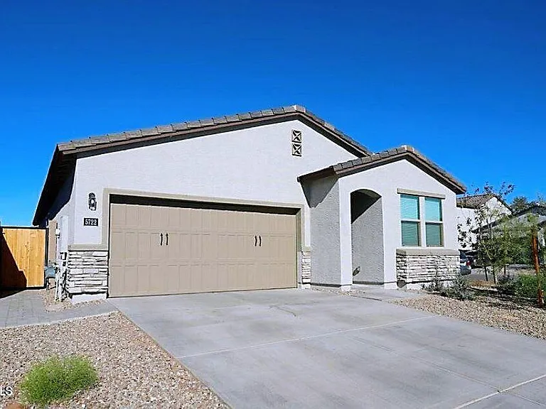 5722 W Getty Dr — Photo 1