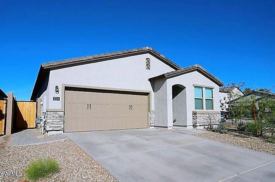 5722 W Getty Dr