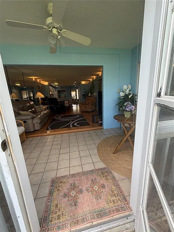 2 bed, 2.0 bath, 1115 sqft, $7,100 — Photo 2