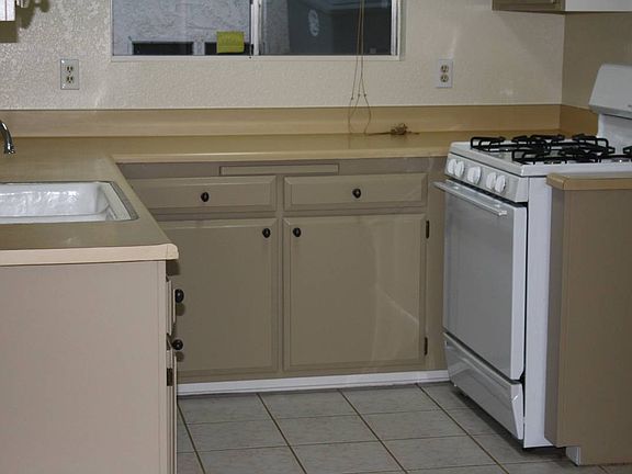 2nd image of 3325 Montrose Ave APT B