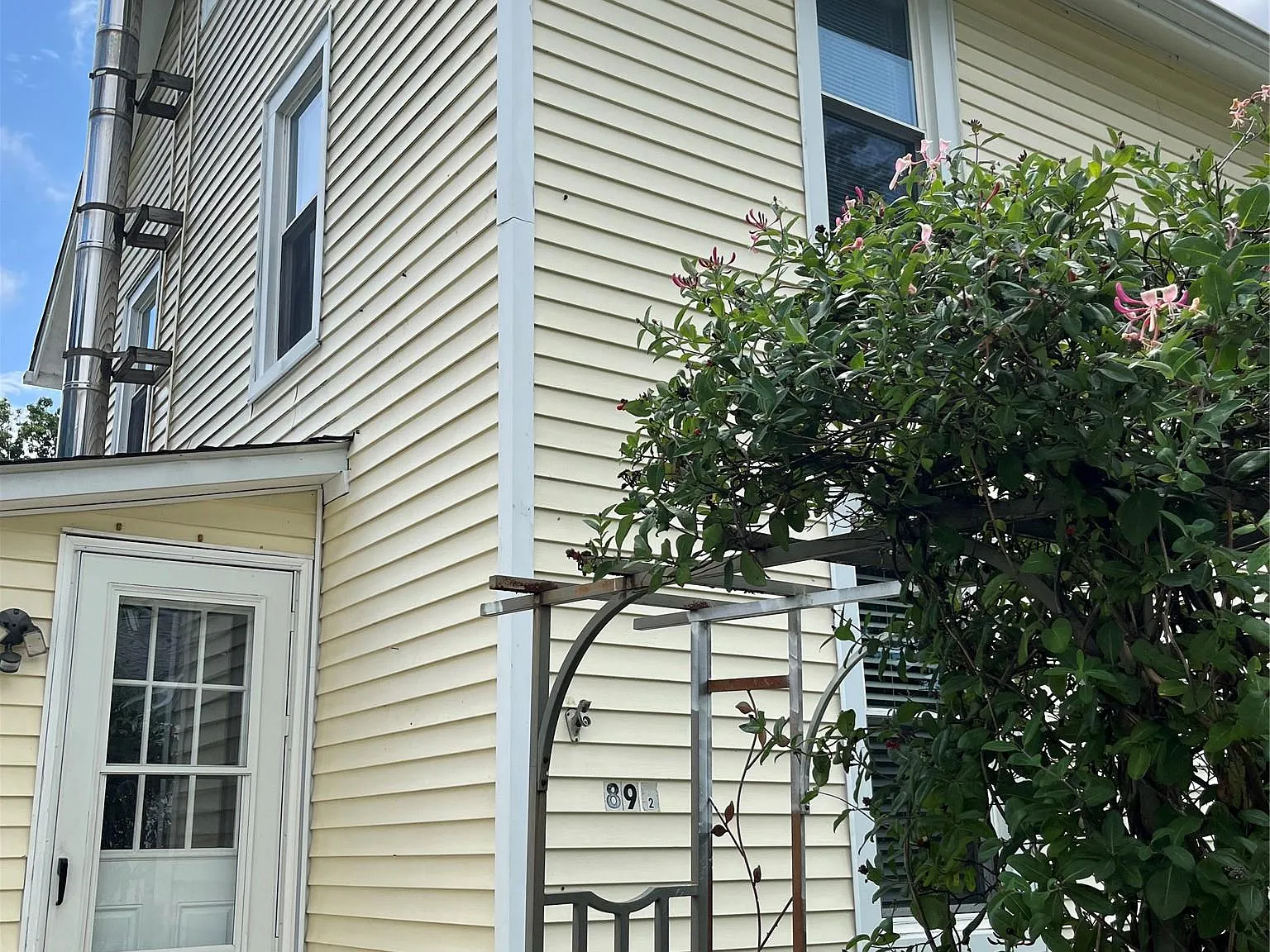 7 bed, 2.0 bath, 1400 sqft, $2,200 — Photo 4