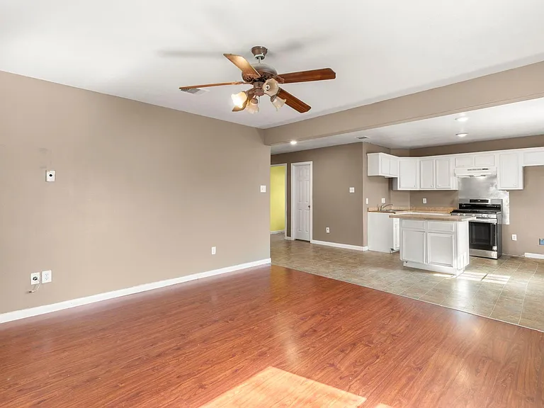 2444 Margaret St #A — Photo 13