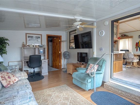 4th image of 183 Caravan Cir