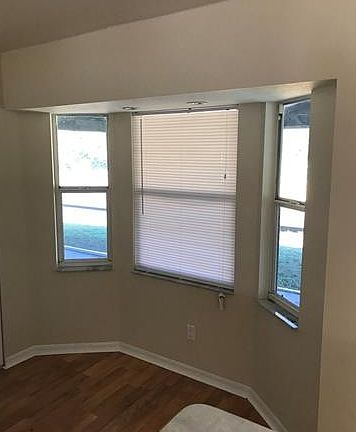 4th image of 5432 Bristo St