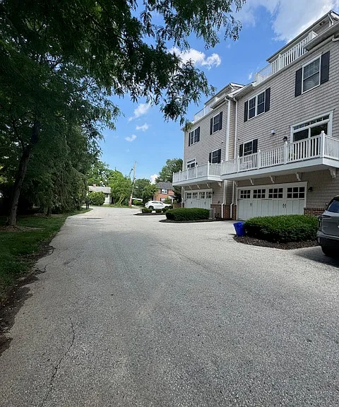 748 Moore Ave — Photo 34
