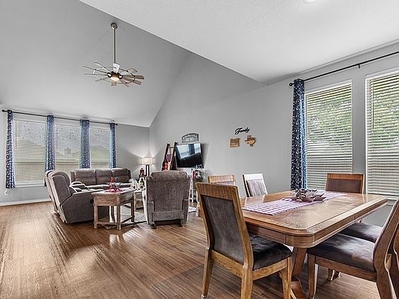 3rd image of 3705 Magnolia Ct