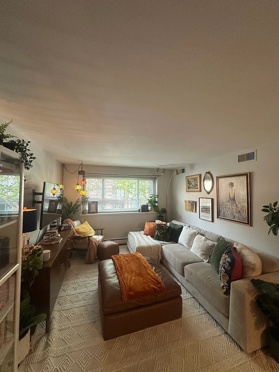 Photo 2 of 22 - 515 W Wrightwood Ave #208 - Chicago, IL Building Photo - 515 W Wrightwood Ave #208