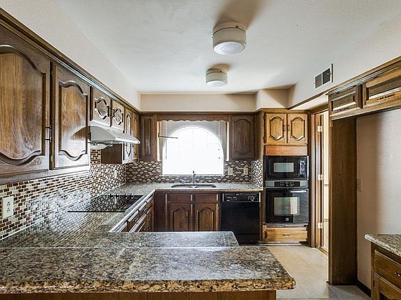5th image of 706 Mount Vernon Dr