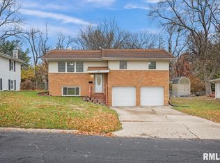 6822 N Kimberly Dr, Peoria, IL 61614