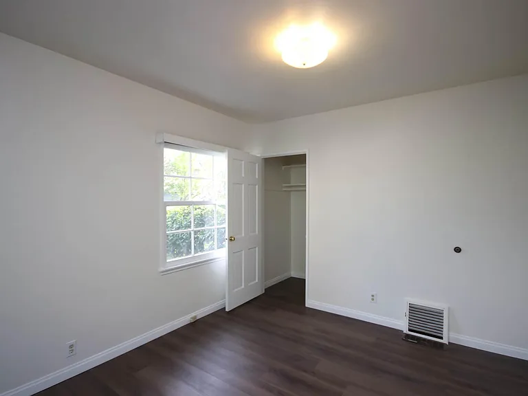658 N Madison Ave — Photo 18