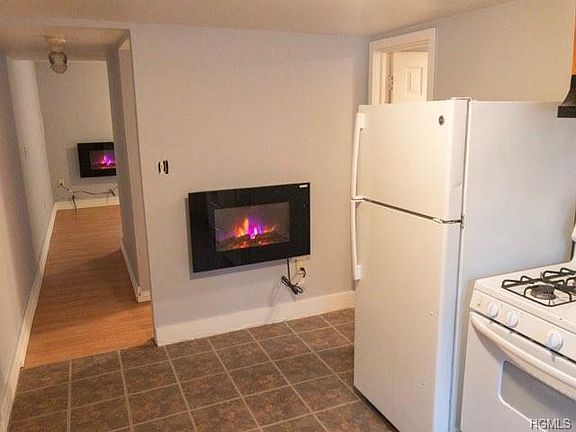 2nd image of 6 Storybrook Ln