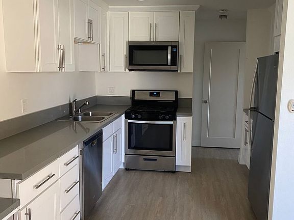 4th image of 150 E 21st St APT 9