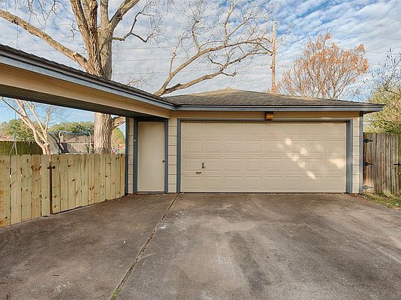 5th image of 8115 Town Creek Dr