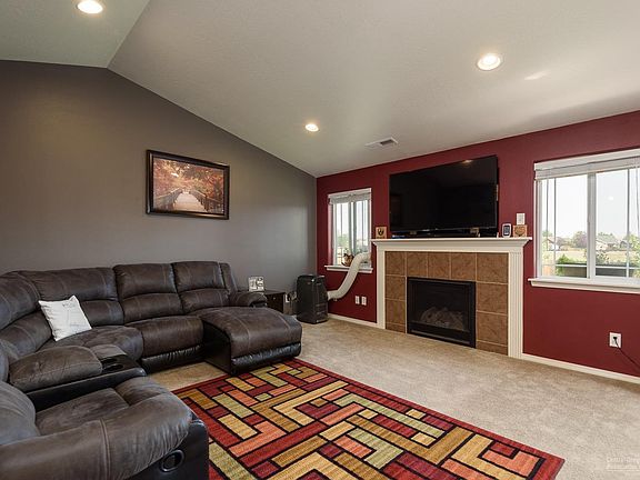 2nd image of 754 NW Green Forest Cir