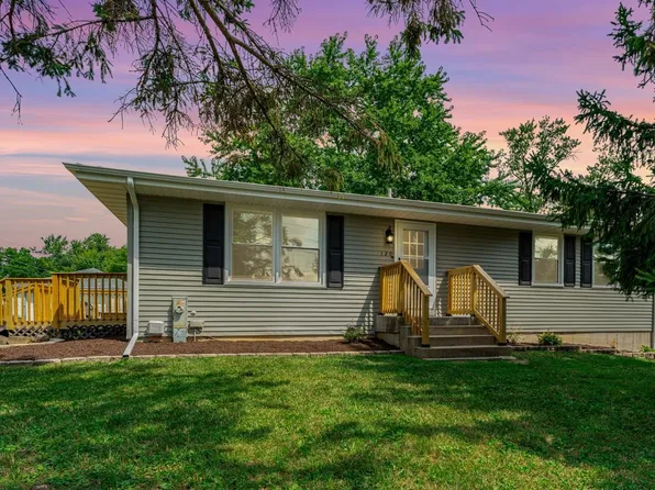 120 W Washington St, Cedarville, IL 61013