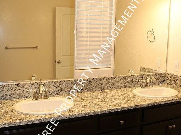 5th image of 3462 N Clover Ave