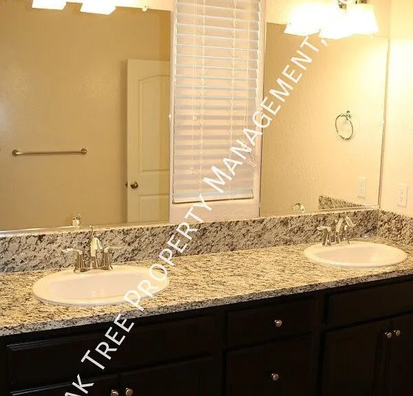 3462 N Clover Ave — Photo 5
