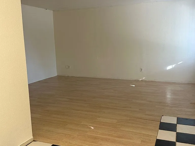 918 Cortina Dr — Photo 4