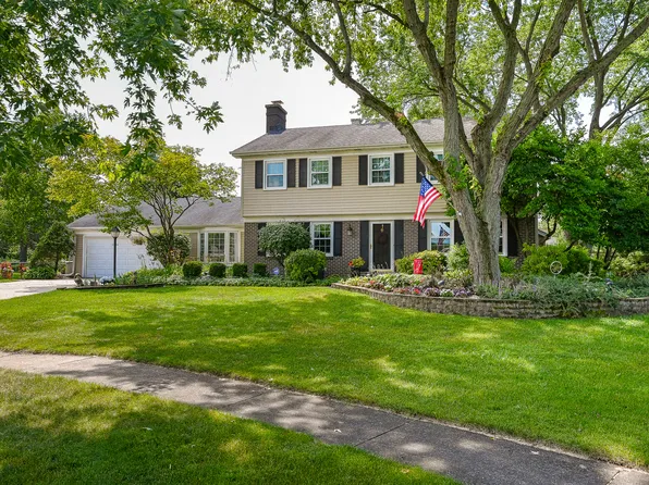 25W651 Towpath Ct, Wheaton, IL 60189