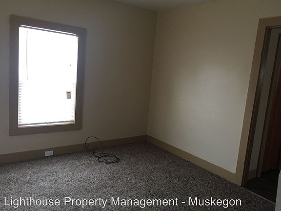 3rd image of 391 Monroe Ave APT 3