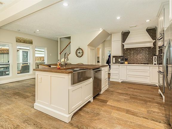 4th image of 209 Laurelfield Dr