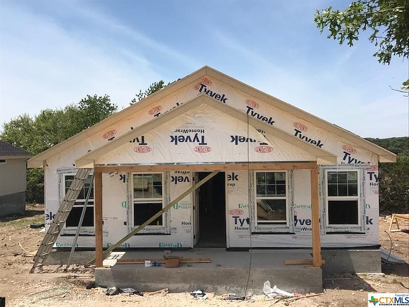 1st image of 877 Roadrunner Spur