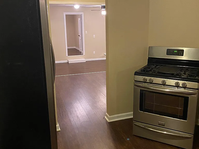 2302 Yellowstone St — Photo 5
