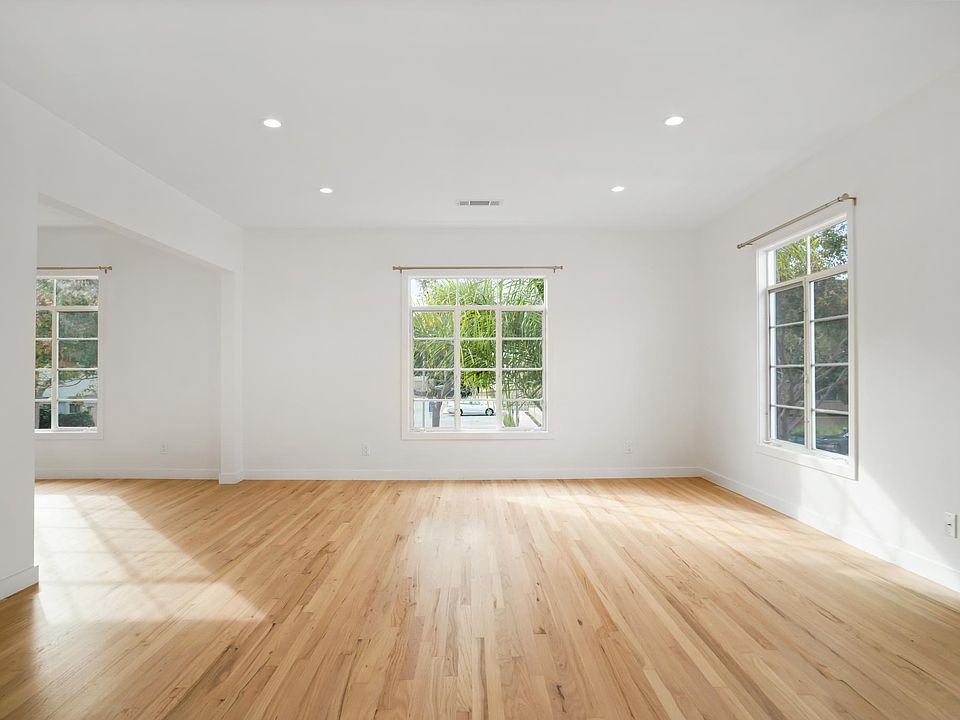 LARGE Super Bright Living Room