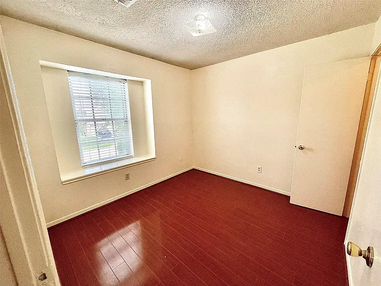 10910 Olivewood Dr — Photo 12