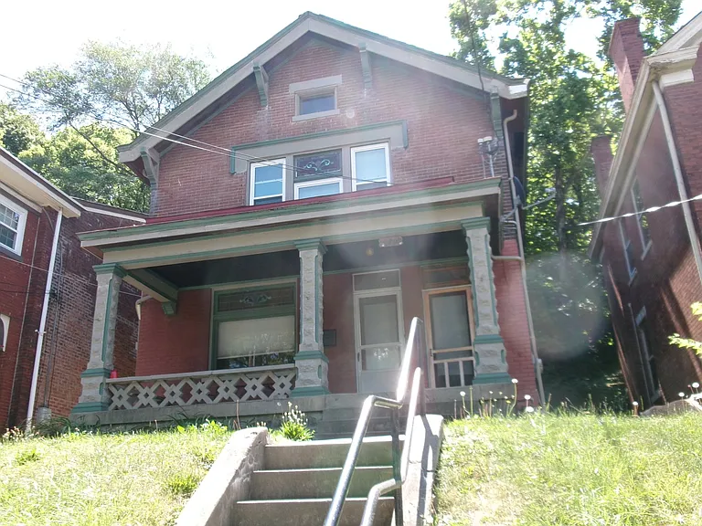 740 E 10th St #2 — Photo 3
