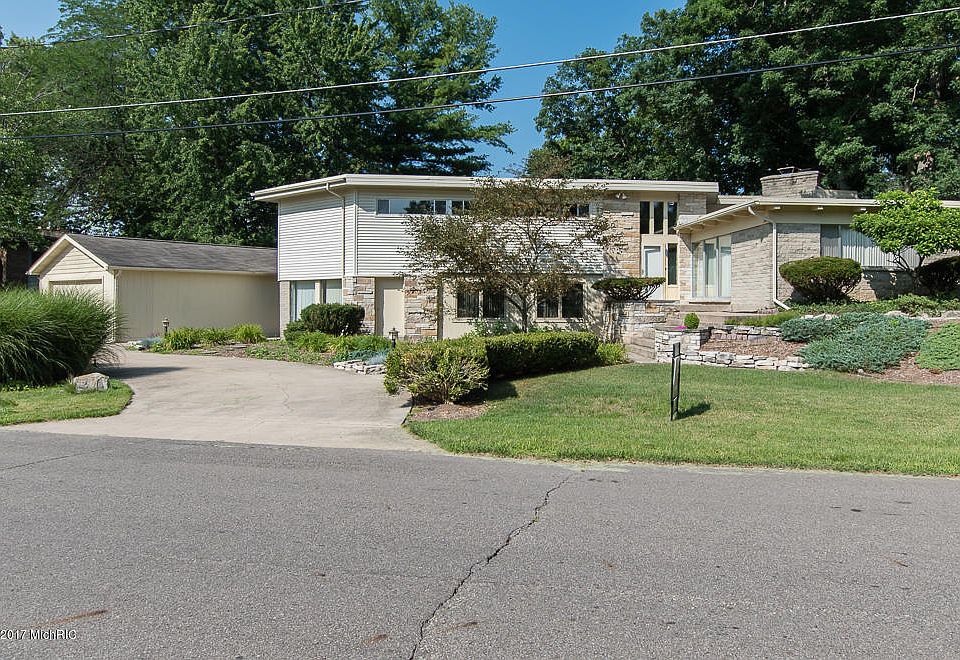 1st image of 141 Lynwood Dr