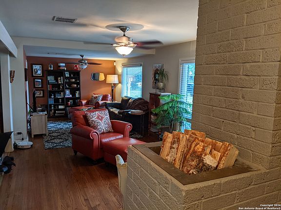 3rd image of 102 BETHANY PL