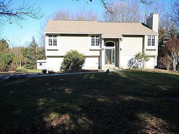 3rd image of 11 Almond Dr
