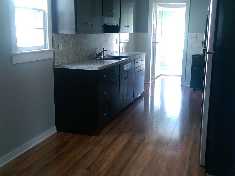 Kitchen looking in from livingroom