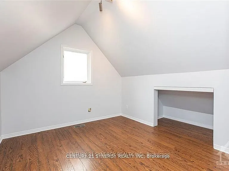 450 Maclaren St #11 — Photo 6