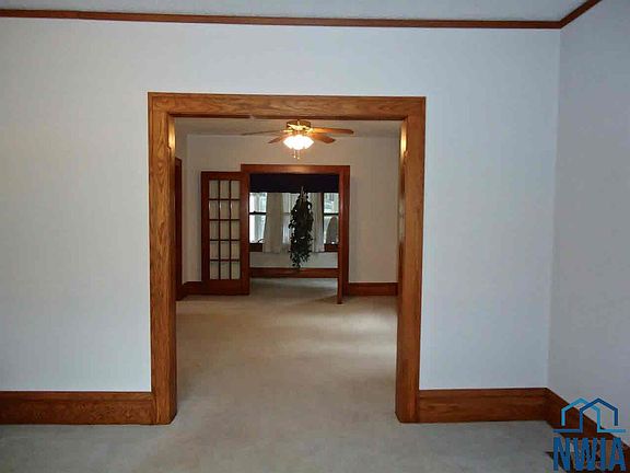 5th image of 1015 N Lake Ave