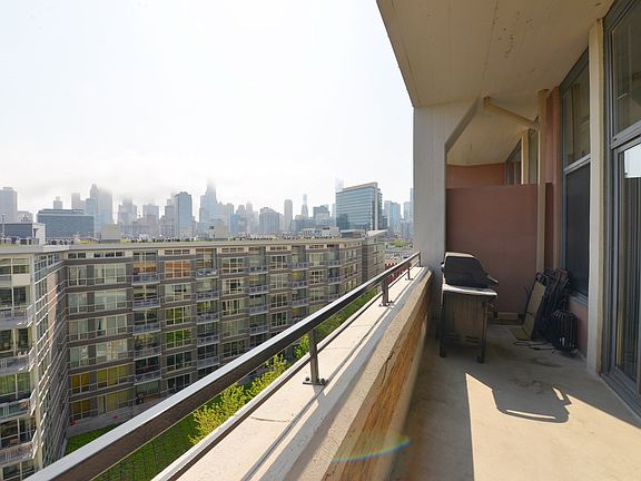4th image of 900 N Kingsbury St APT 778
