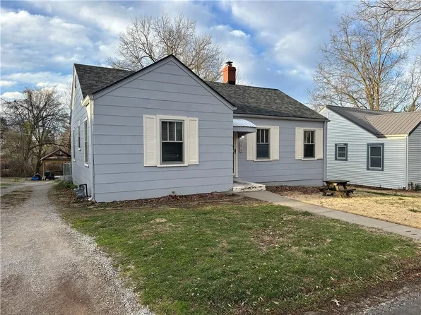 1715 Poplar St, Lexington, MO 64067