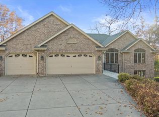 1474 Parish Dr, Hubertus, WI 53033