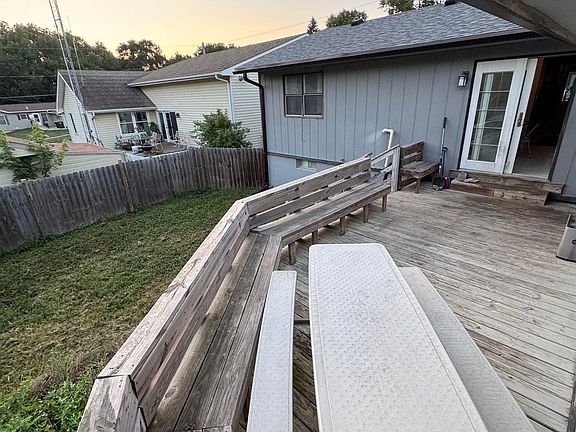 3rd image of 5208 Laurel Ave