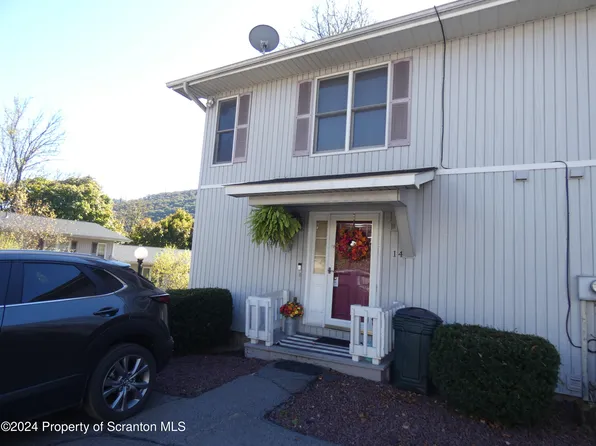 14 Abington Gardens Dr, Clarks Summit, PA 18411