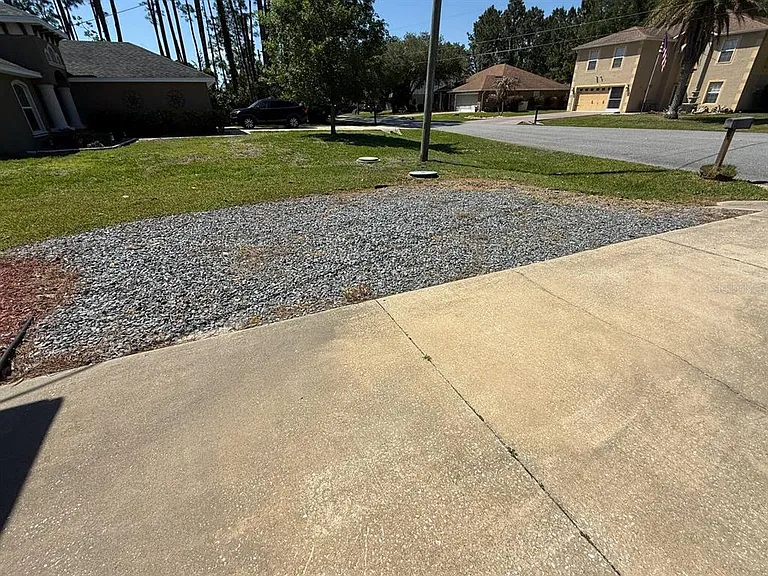 121 Lindsay Dr — Photo 10