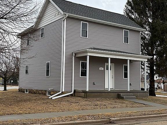 2nd image of 522 2nd Ave SW