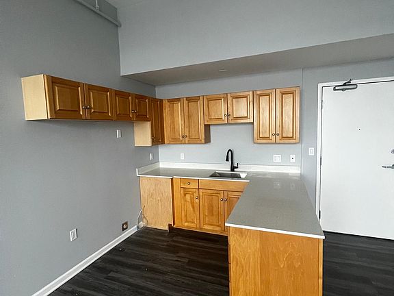3rd image of 1900 Euclid Ave #504