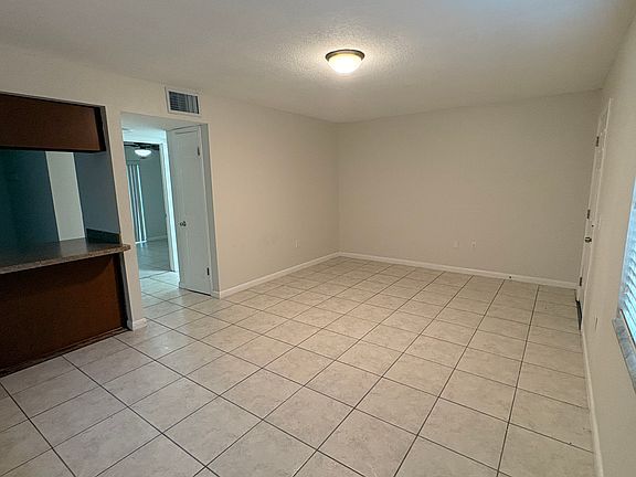 3rd image of 659 Avenue A SW APT D