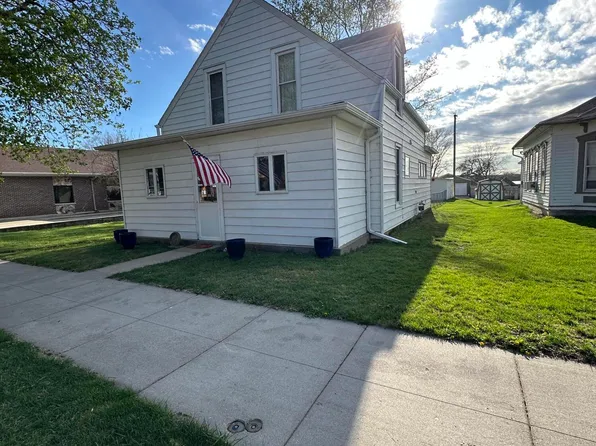210 N Elm St, Avoca, IA 51521