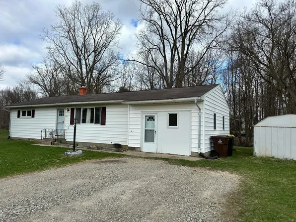 215 N Center St, Stockbridge, MI 49285