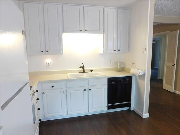 4th image of 9209 Sweetwater Dr