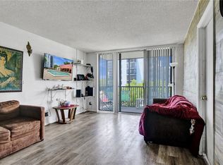 3101 N Country Club Dr APT 401, Aventura, FL 33180