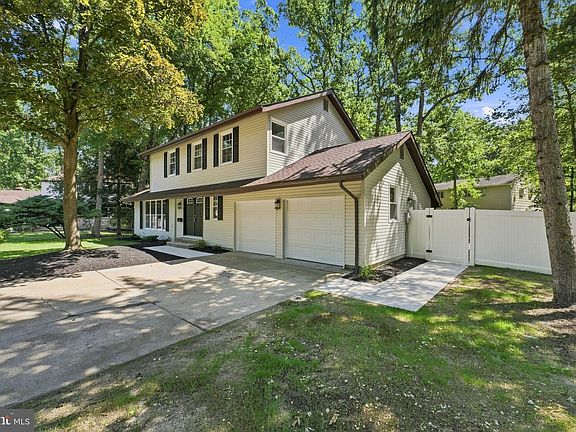 5th image of 8 Villanova Ct